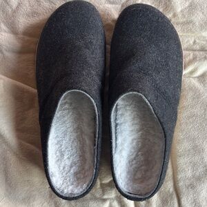 Merrell Charcoal Gray Sherpa Lined Clogs /slip ons